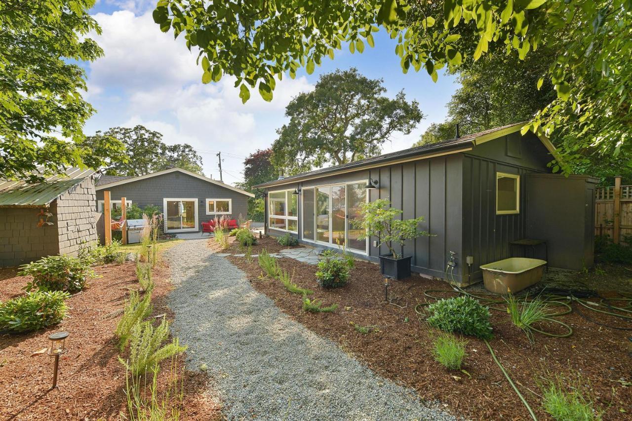 The Bayside Cottage North Saanich Εξωτερικό φωτογραφία